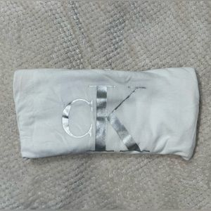 Women’s Wide White Calvin Klein Hoodie (s)
